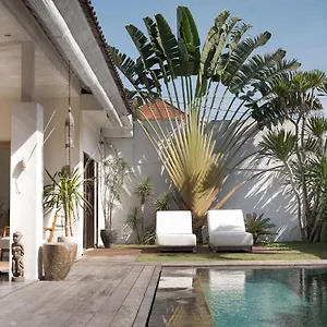 Tropical 3bdr Poolvilla In Heart Of Seminyak (Bali)